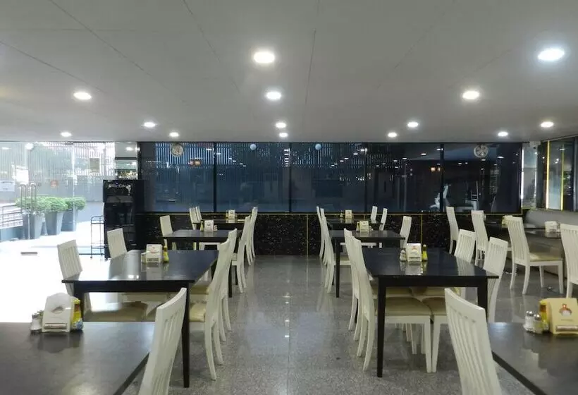 Hotelli Nanatai Suites