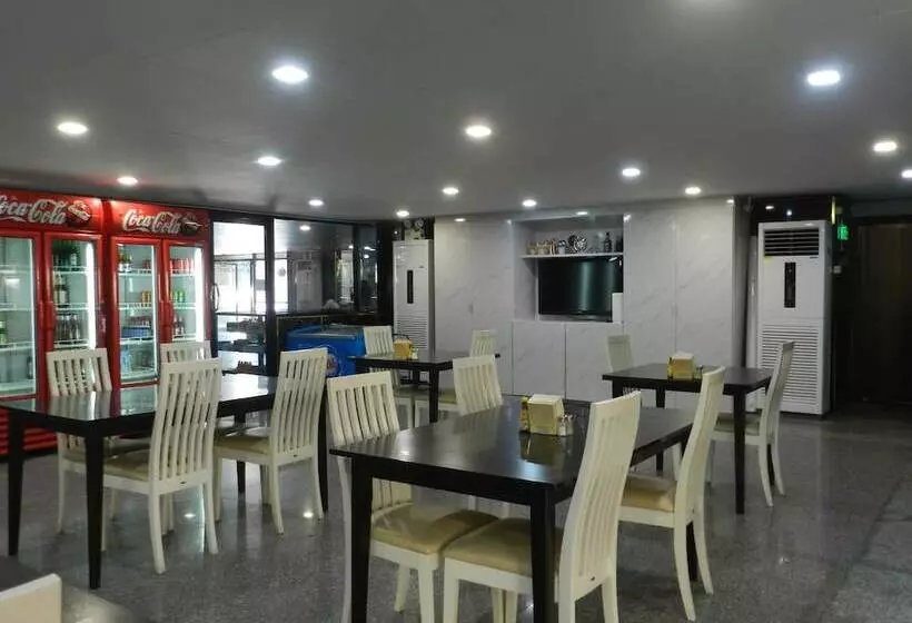 Hotelli Nanatai Suites