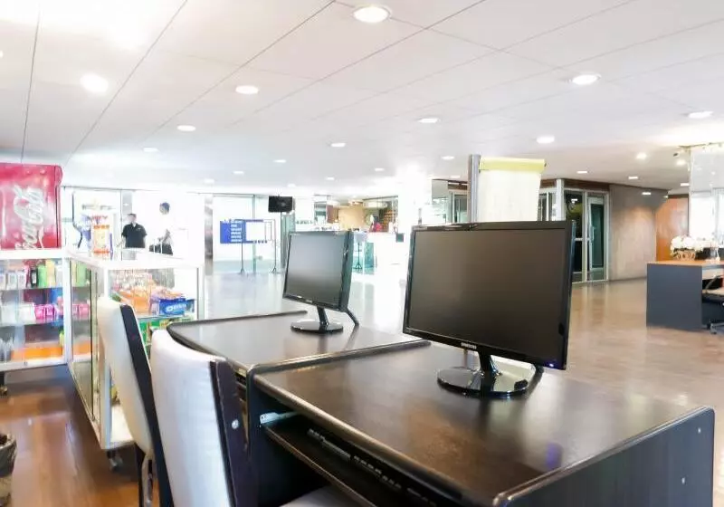 Hotelli Nanatai Suites