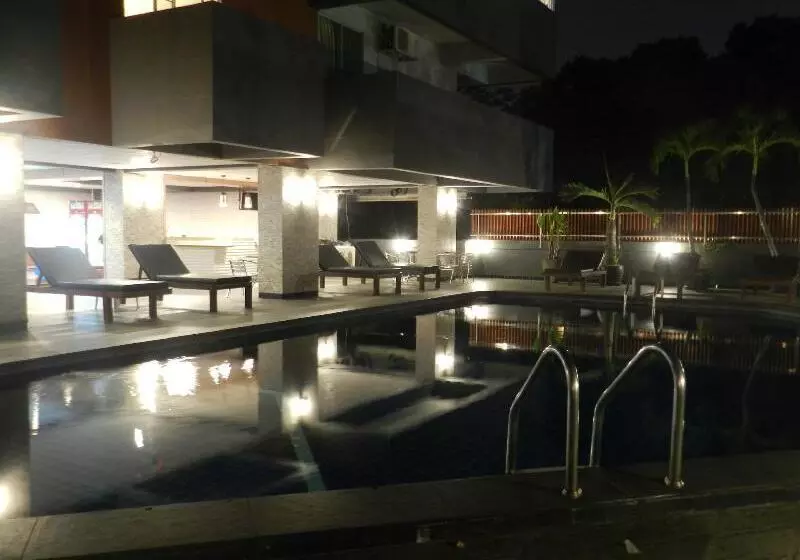 Hotelli Nanatai Suites