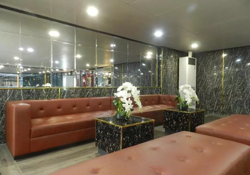 Hotelli Nanatai Suites