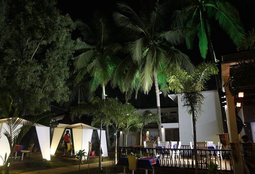 בית מלון כפרי Paparazzi Resort