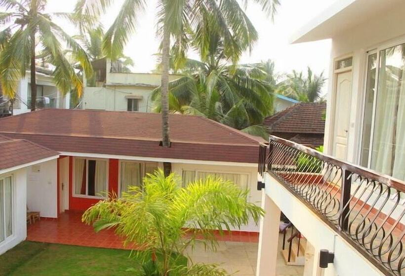 בית מלון כפרי Paparazzi Resort