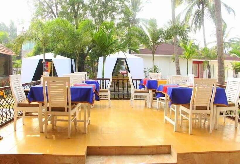 בית מלון כפרי Paparazzi Resort