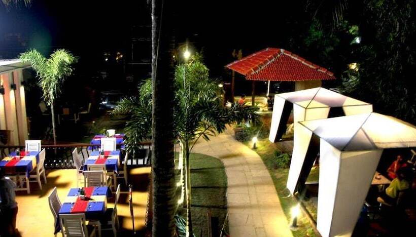 בית מלון כפרי Paparazzi Resort