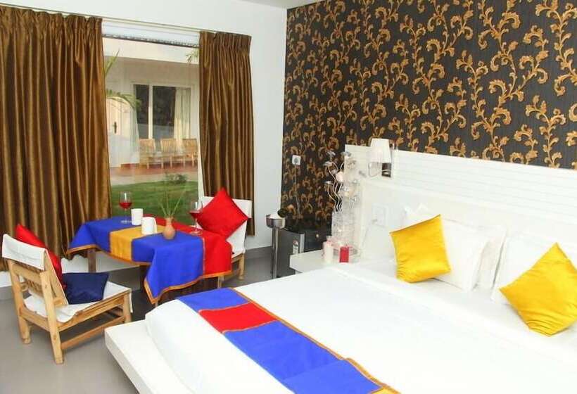 בית מלון כפרי Paparazzi Resort