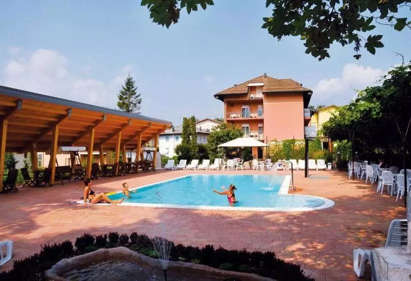 هتل Villa Flora