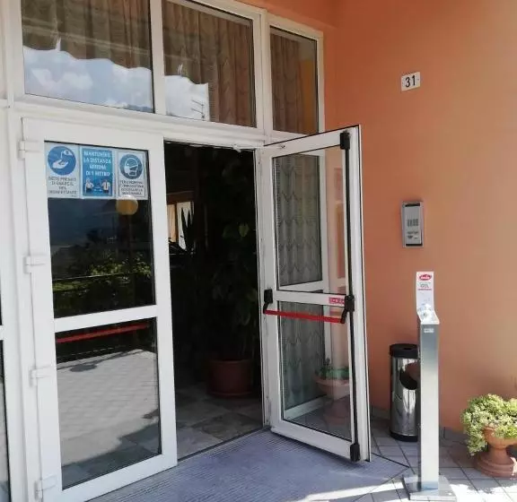 هتل Villa Flora