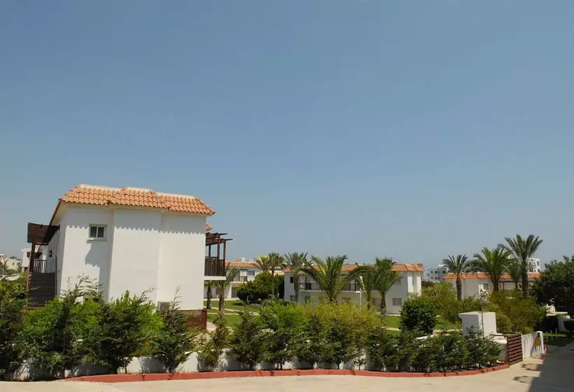 Maistros Hotel Apartments & Bungalows