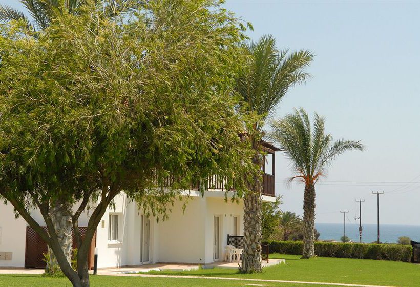 Maistros Hotel Apartments & Bungalows