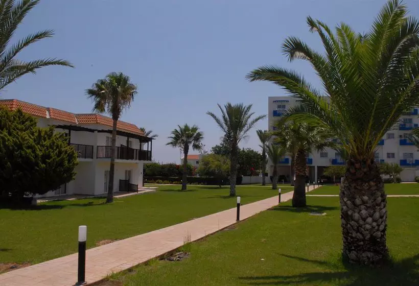 Maistros Hotel Apartments & Bungalows