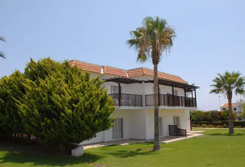 Maistros Hotel Apartments & Bungalows