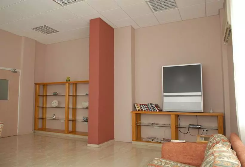 Maistros Hotel Apartments & Bungalows