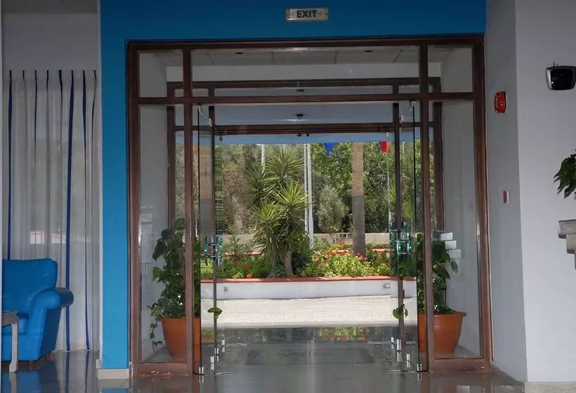 Maistros Hotel Apartments & Bungalows