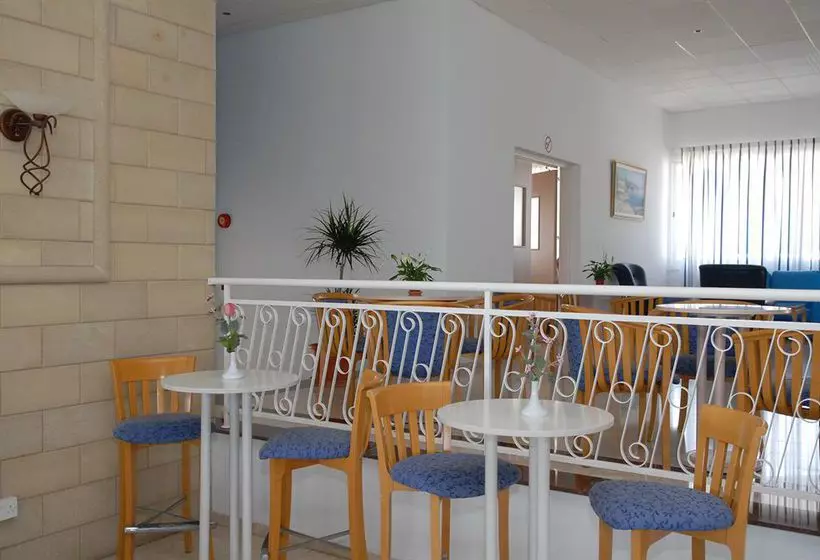 Maistros Hotel Apartments & Bungalows