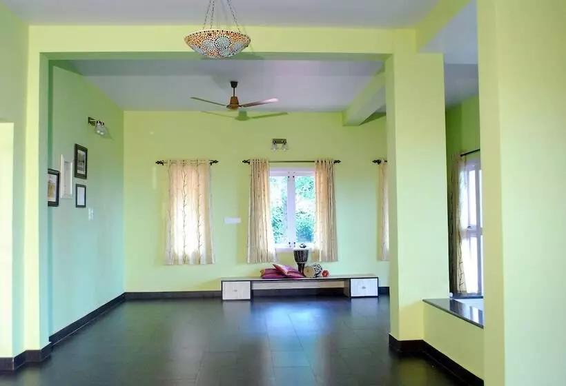 ペンション Amritasthanam Guest House And Retreat