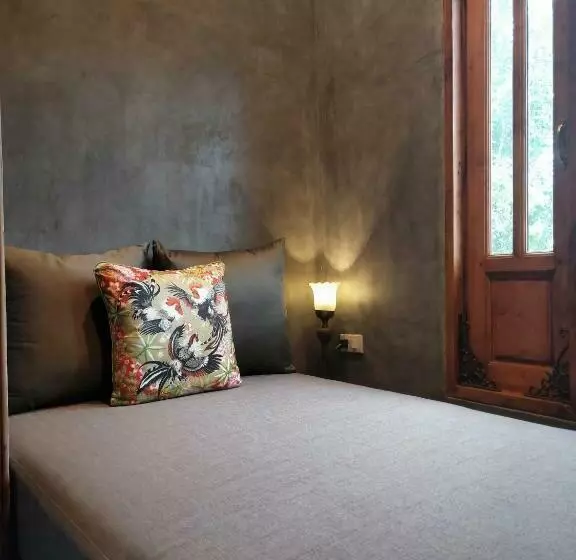 ユースホステル Reun Sroyraya Boutique Home เรือนสร้อยระย้าบูทิค
