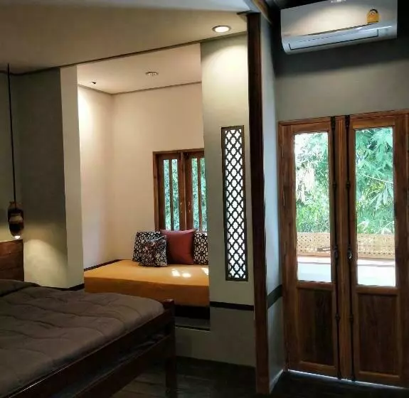 ユースホステル Reun Sroyraya Boutique Home เรือนสร้อยระย้าบูทิค