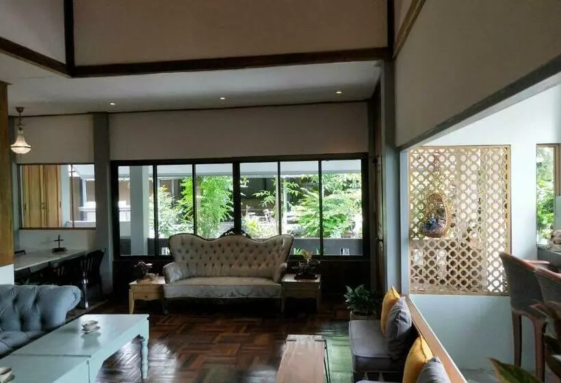 ユースホステル Reun Sroyraya Boutique Home เรือนสร้อยระย้าบูทิค