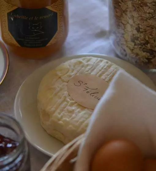 Aamiaismajoitus (B&B) Le Petit Riousset, Gîte à La Campagne, Piscine