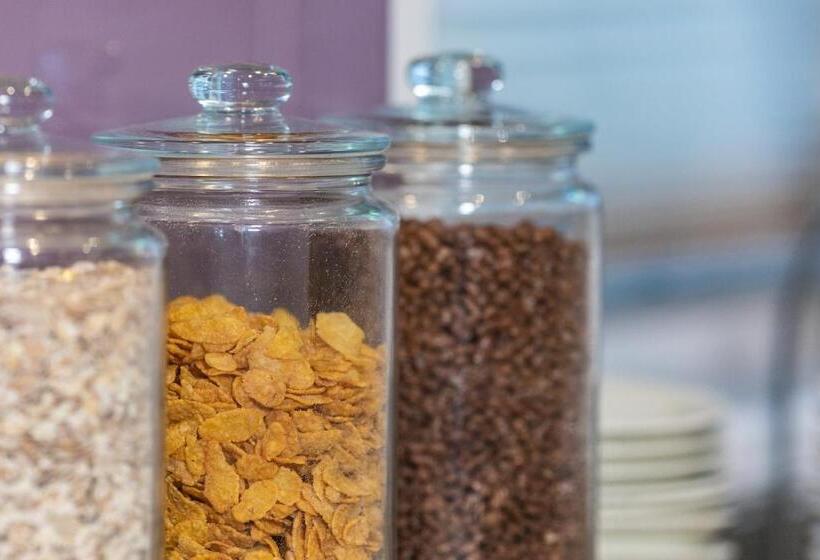 تختخواب و صبحانه Pension Zimpasser