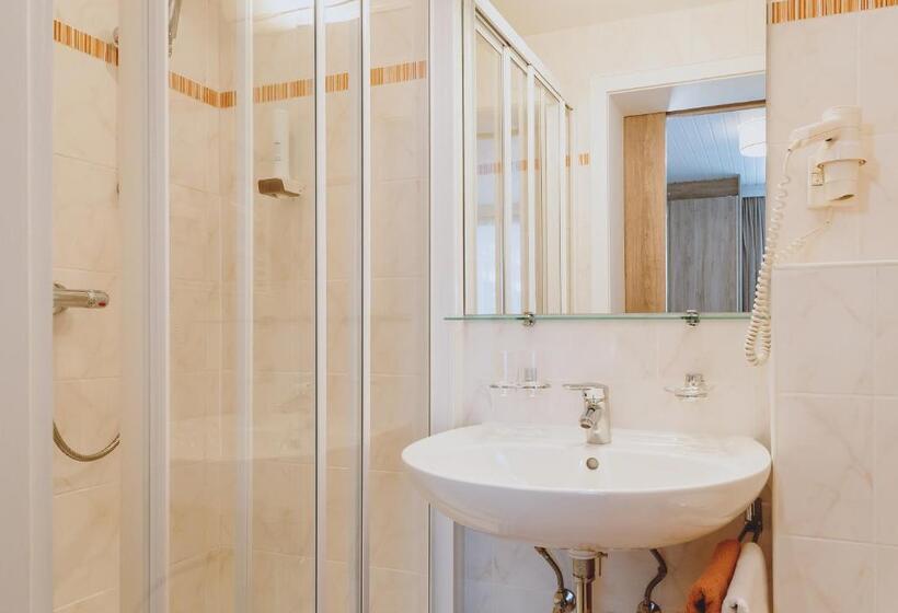 تختخواب و صبحانه Pension Zimpasser