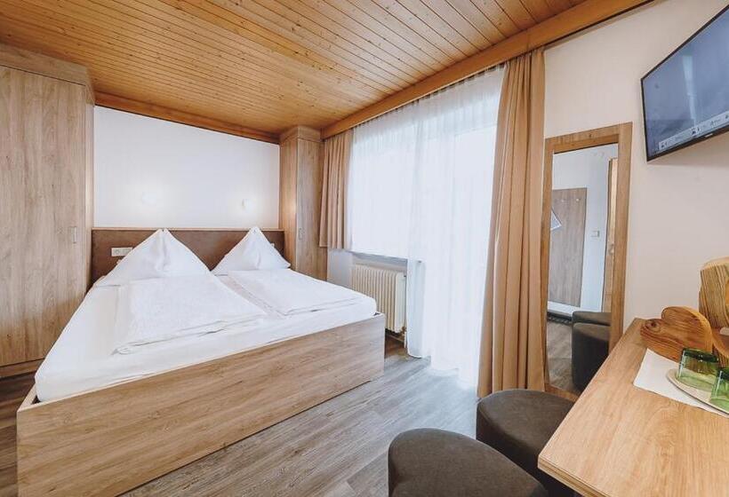 تختخواب و صبحانه Pension Zimpasser