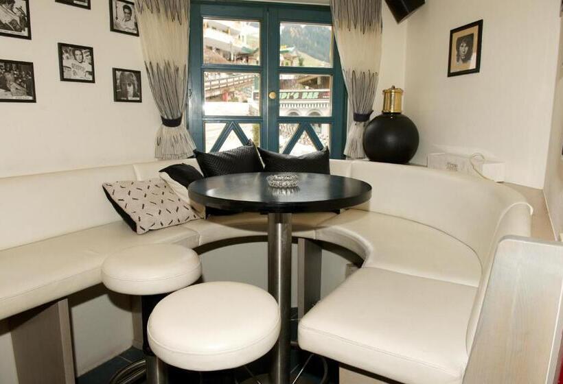 تختخواب و صبحانه Pension Zimpasser