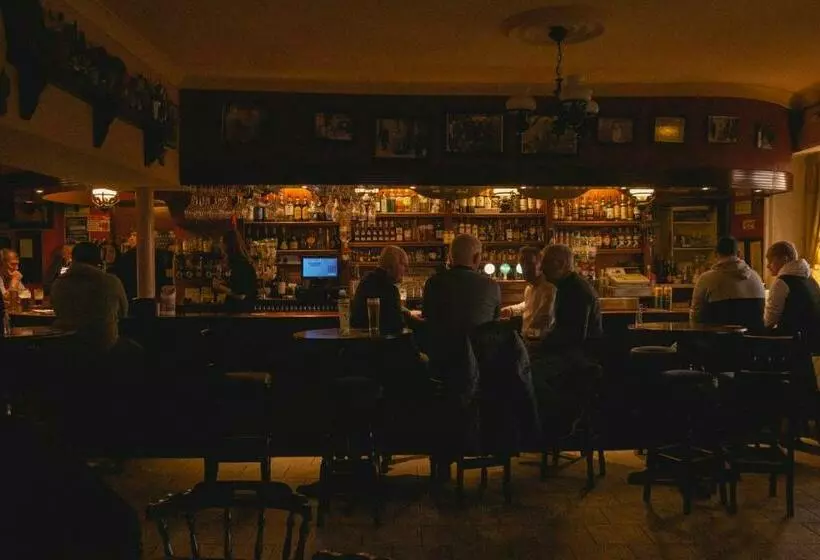 Aamiaismajoitus (B&B) The Village Inn