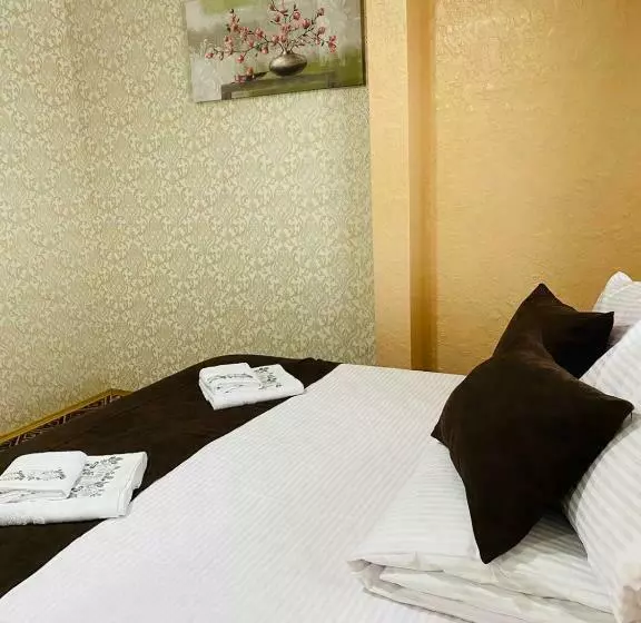 Hotelli під явором New