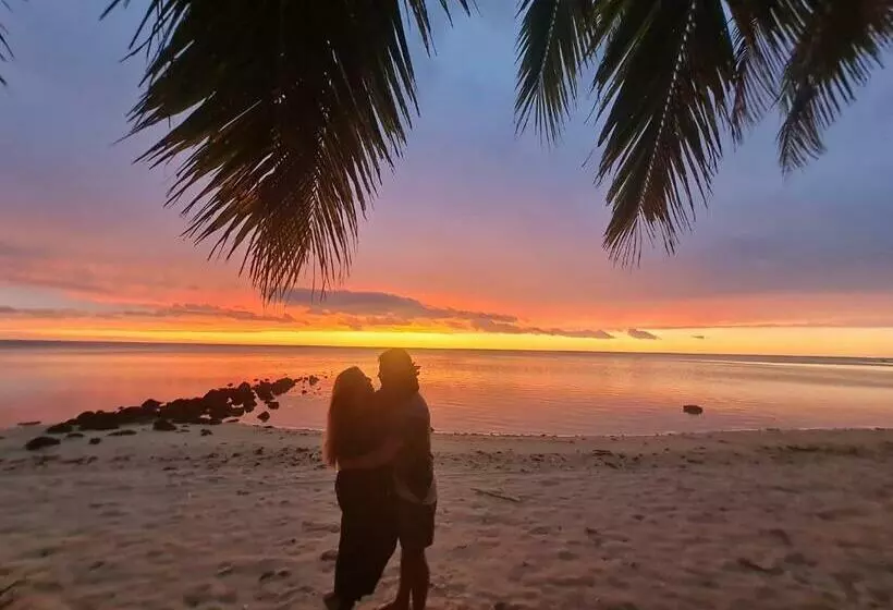 مُتل Sunny Beach Bungalows   Aitutaki