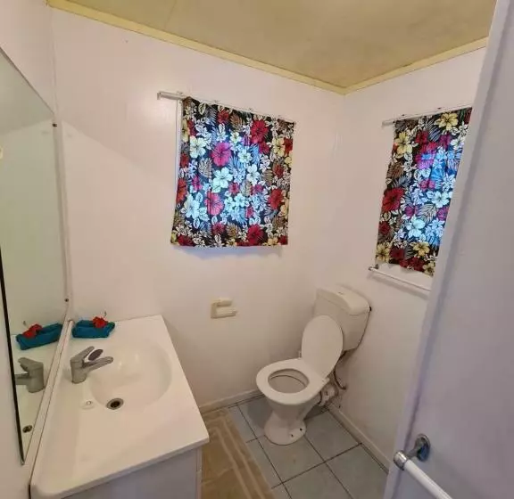 مُتل Sunny Beach Bungalows   Aitutaki