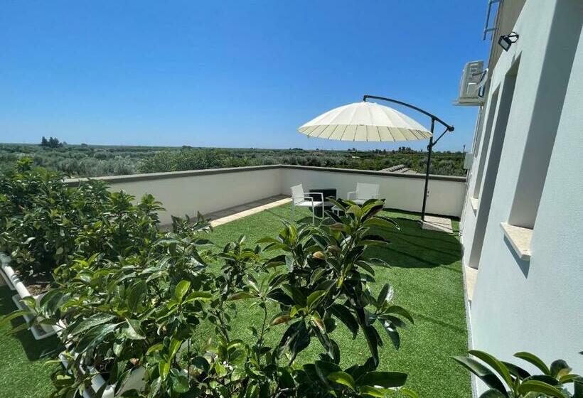 פנסיון Crival Club & More