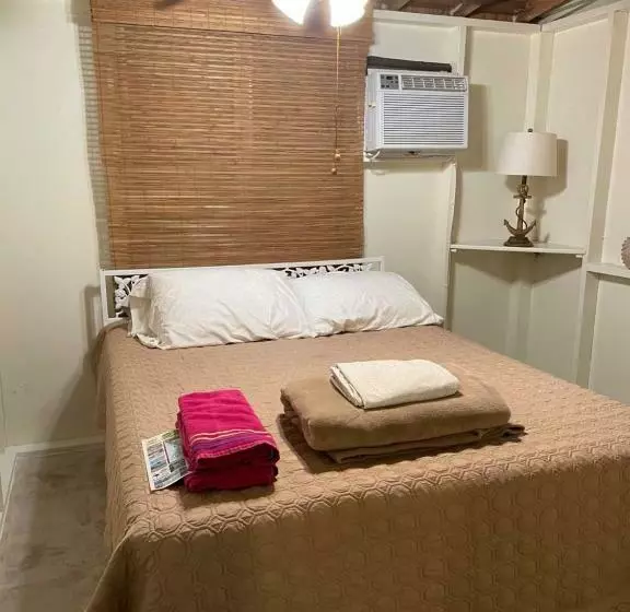 پانسیون Naniqui Cottage   Only Adults  Parking Golf Car Only