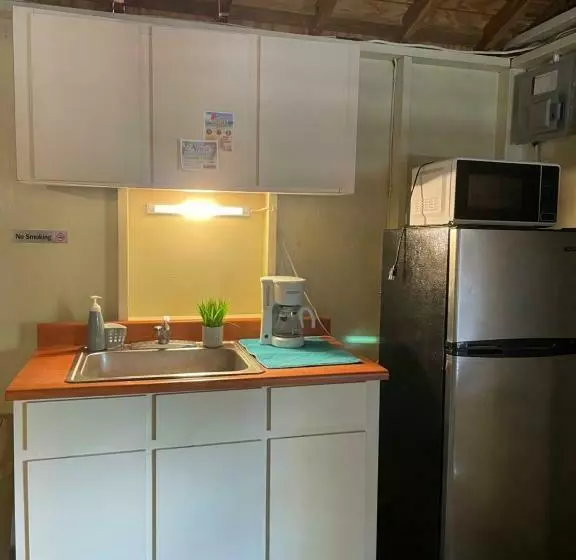 پانسیون Naniqui Cottage   Only Adults  Parking Golf Car Only