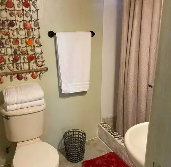 پانسیون Naniqui Cottage   Only Adults  Parking Golf Car Only