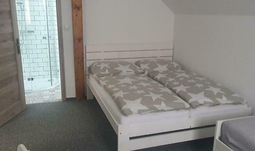 Пансион Vinný Sklep A Penzion U Bobule