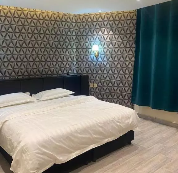 فندق المنصور