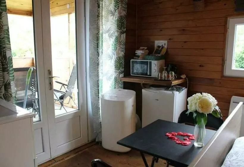 ベッドアンドブレックファースト Au Coucher Du Soleil, Chalet Avec Jacuzzi Et Sauna