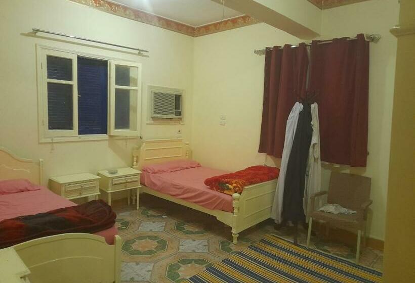 تختخواب و صبحانه Grand House