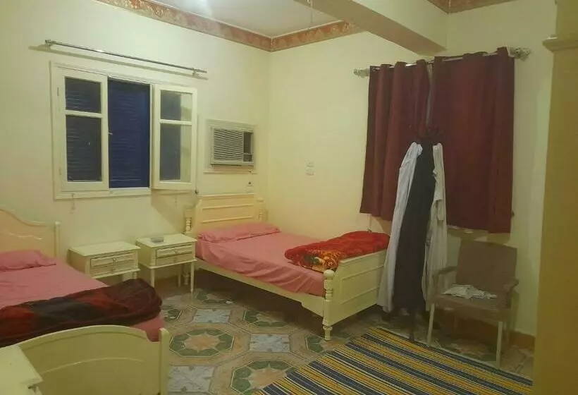 تختخواب و صبحانه Grand House