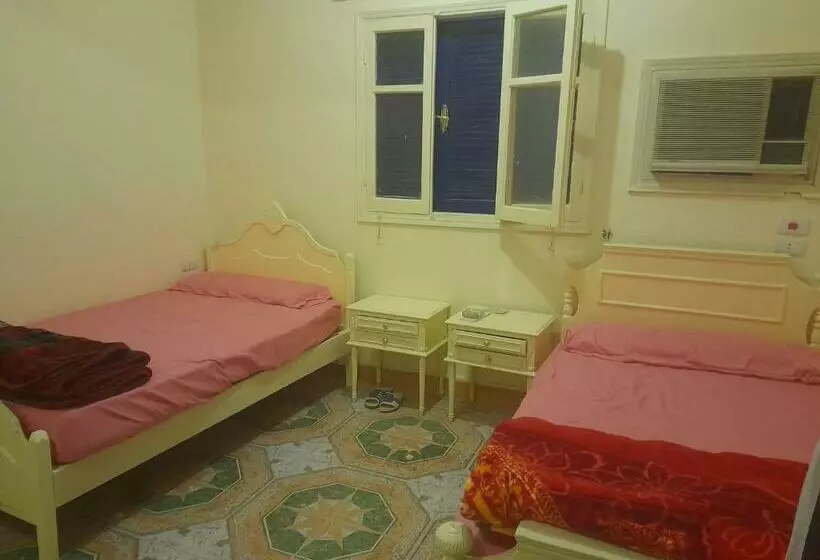 تختخواب و صبحانه Grand House