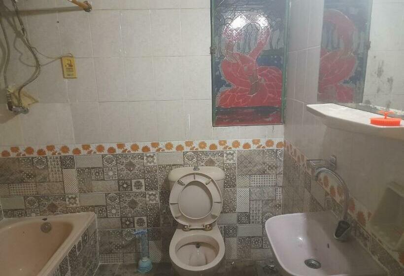 تختخواب و صبحانه Grand House