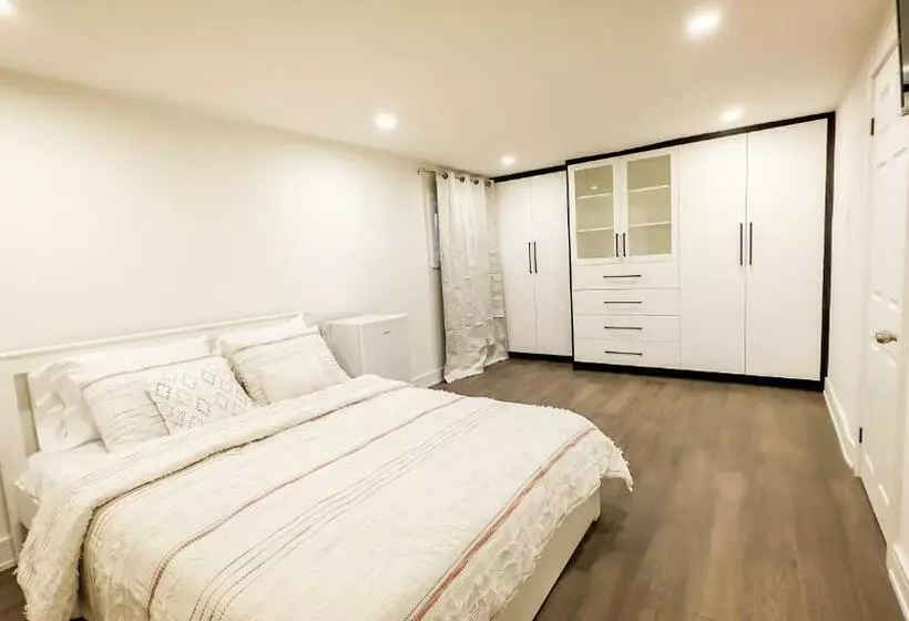 ベッドアンドブレックファースト Luxury 4 Br In Sharon, East Of Gwillimbury
