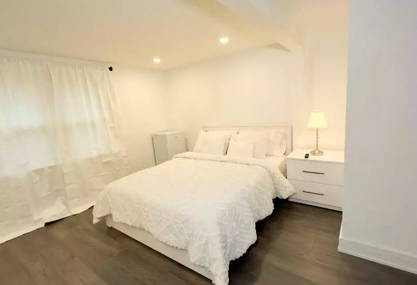 ベッドアンドブレックファースト Luxury 4 Br In Sharon, East Of Gwillimbury