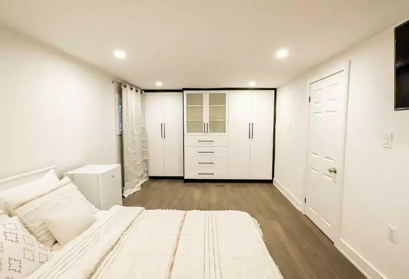 ベッドアンドブレックファースト Luxury 4 Br In Sharon, East Of Gwillimbury