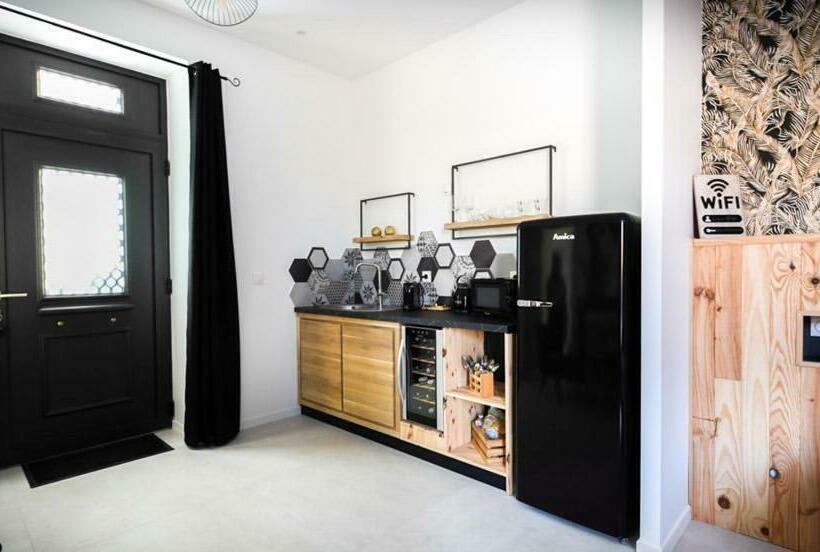 Отель Les Lodges Du Quereux