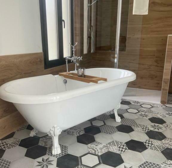 Отель Les Lodges Du Quereux