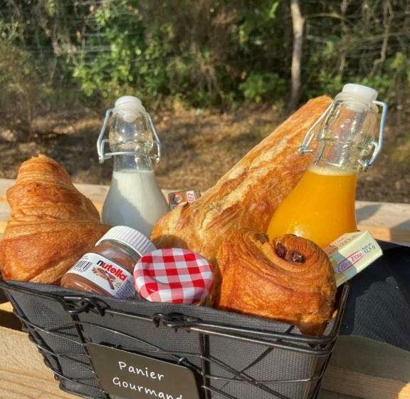 Отель Les Lodges Du Quereux