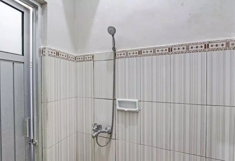 Hotelli Oyo 91748 Wisma Pkpri Purworejo